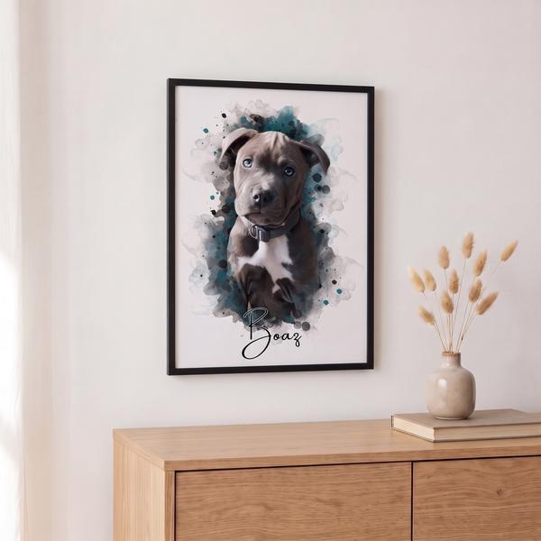 Waterverf portret van Boaz in een lijst aan de muur boven een dressoir